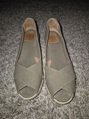 Tory Burch Olive Canvas Espadrille Peep-Toe Wegdes